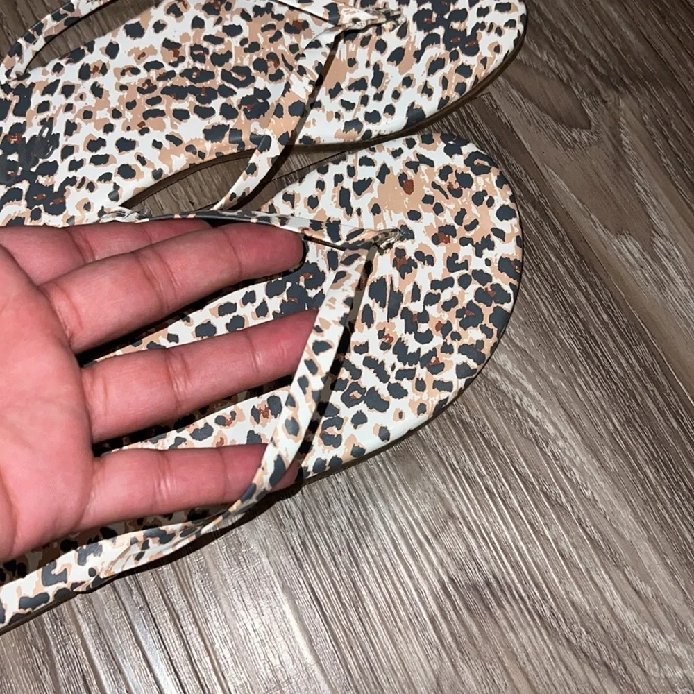 Aerie leopard flip flops - Picture 4 of 7